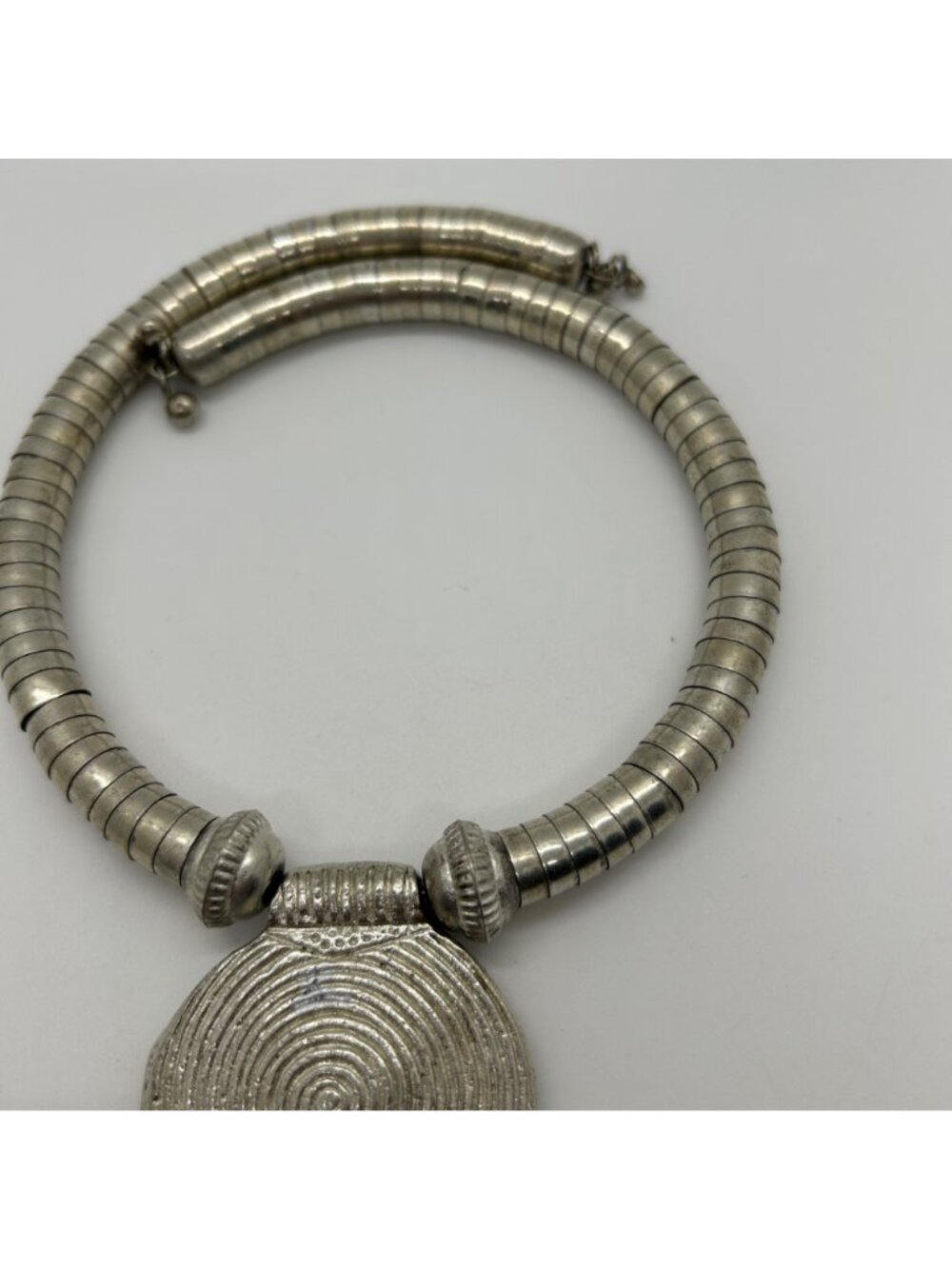 Modernist Statement Necklace Choker Industrial Memory Wire Spiral Pendant 16" - Picture 4 of 11